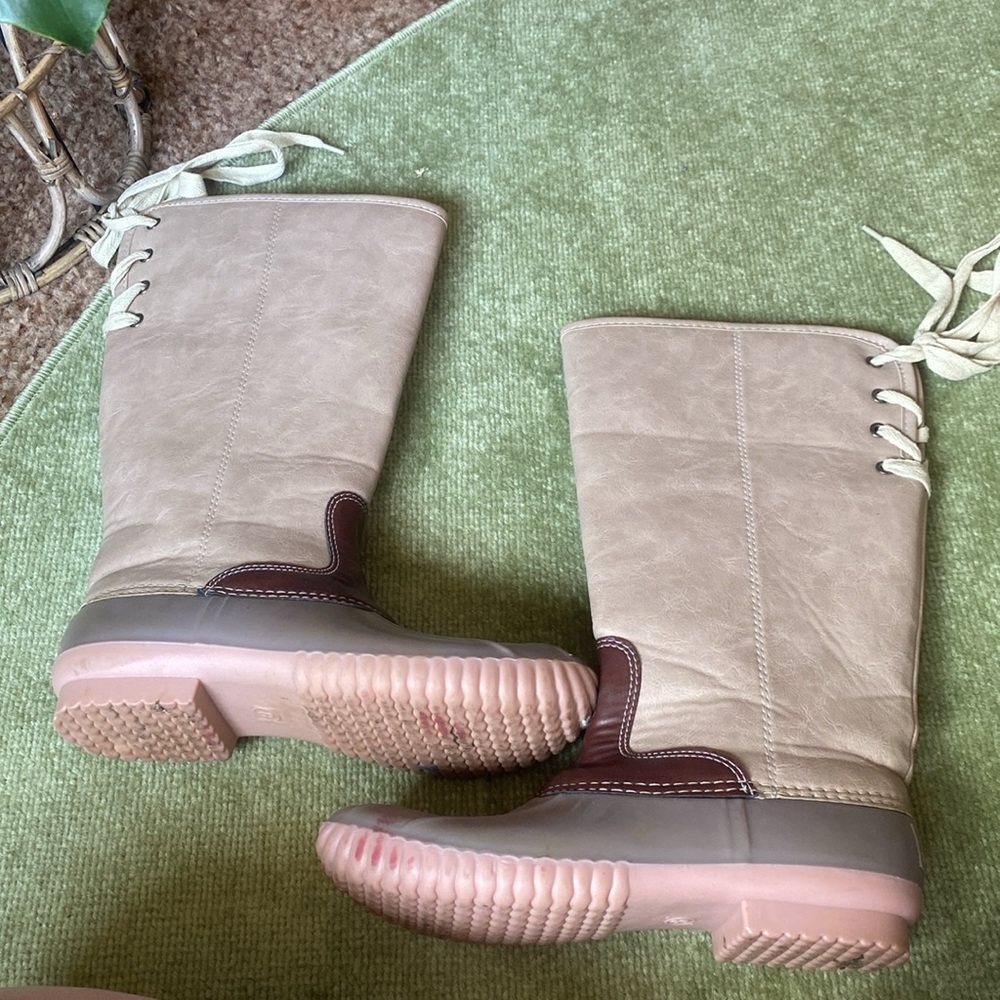 Waterproof boots women’s size 8
